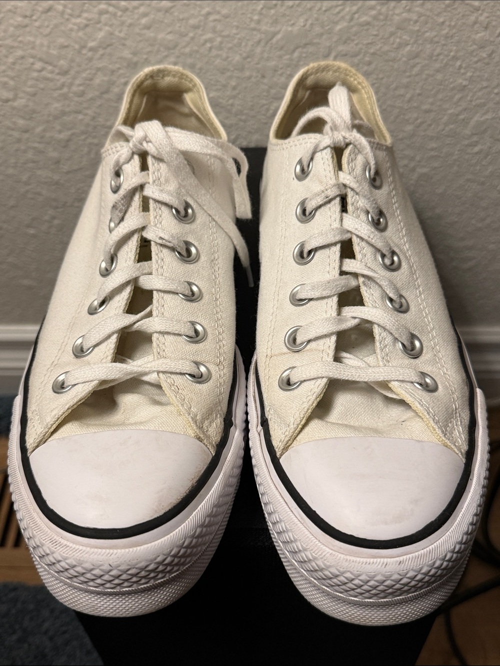 Converse White Canvas Low-Top Sneakers Women’s 8.5